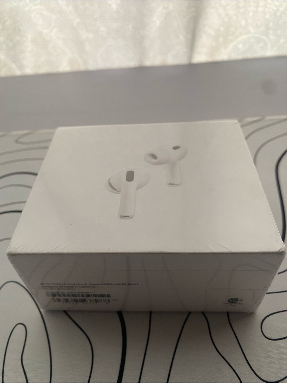 Apple White Wireless Earbuds with Charging Case